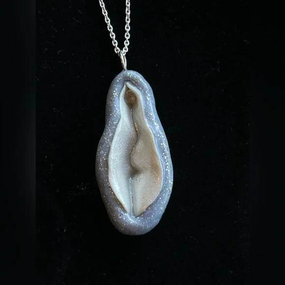 Handmade Ocean Goddess Yoni Vagina pendant - Picture 3 of 4